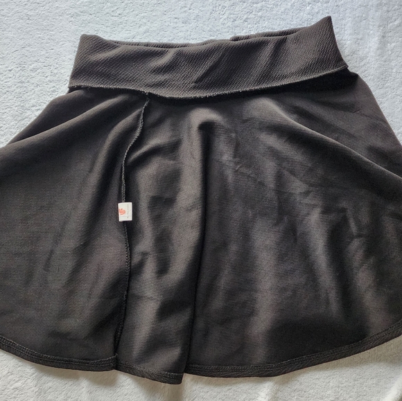 Black Skater Mini Skirt Size XS Stretchy Pull On Y2k - Picture 2 of 3